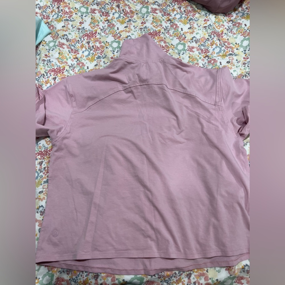 Used lululemon old rose turtle neck tops but still in good condition